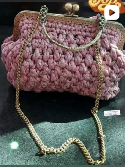 Bolsa Clássica Rosé de crochê
